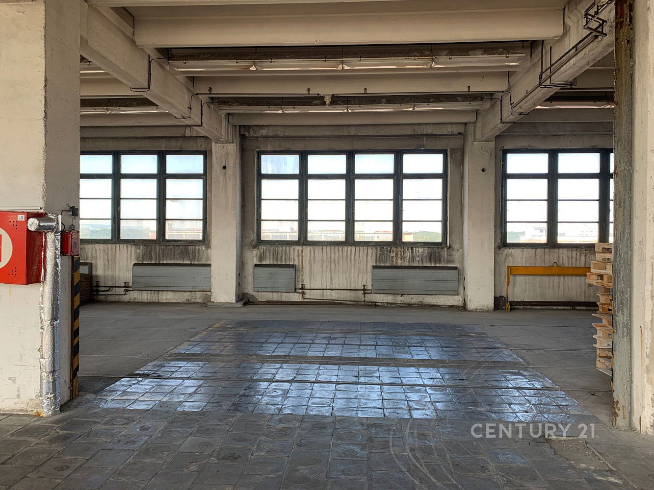 Pronájem skladovacích prostor 1 422 m² – fotografie 2