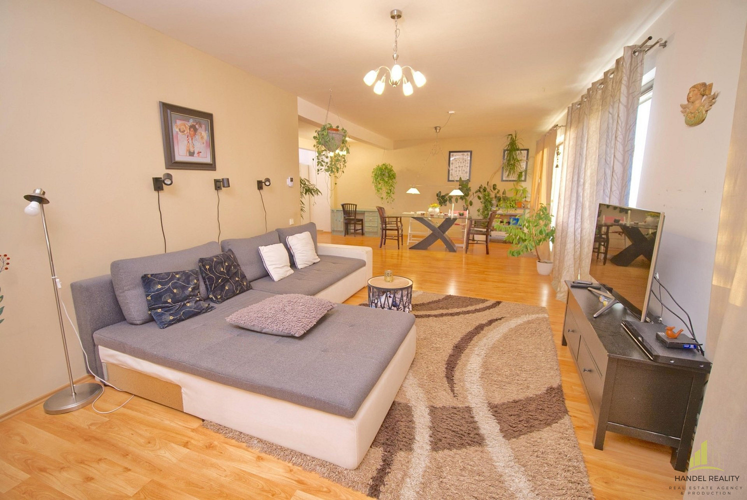 Pronájem domu 186 m² s pozemkem 755 m² — photo 2