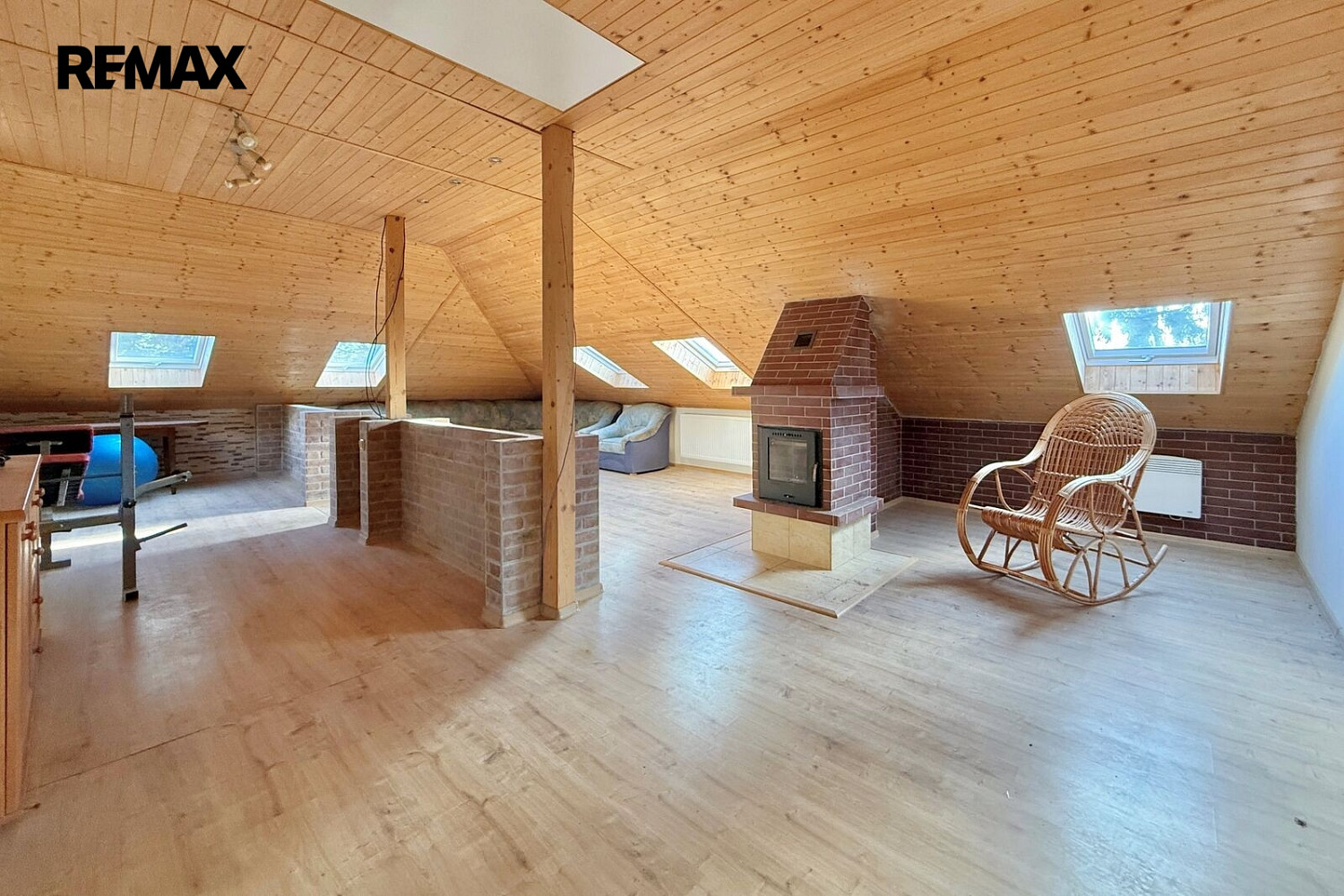 Prodej domu 300 m² s pozemkem 761 m² – fotografie 2