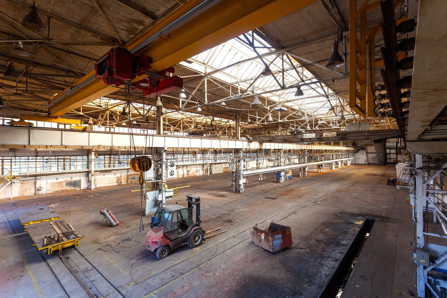 Pronájem výrobních prostor 2 345 m² – fotografie 2