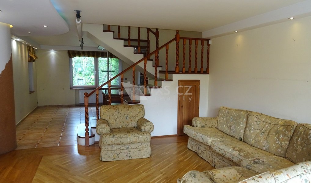 Prodej domu 212 m² s pozemkem 471 m², Jeneč – náhled fotky 8