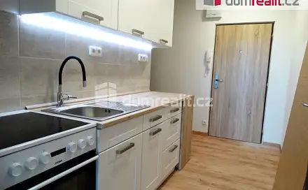 Pronájem bytu 1+1 30 m², Školní, Otrokovice, okres Zlín