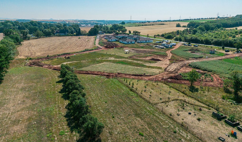 Prodej stavebního pozemku 980 m², Nezabylice – náhled fotky 4