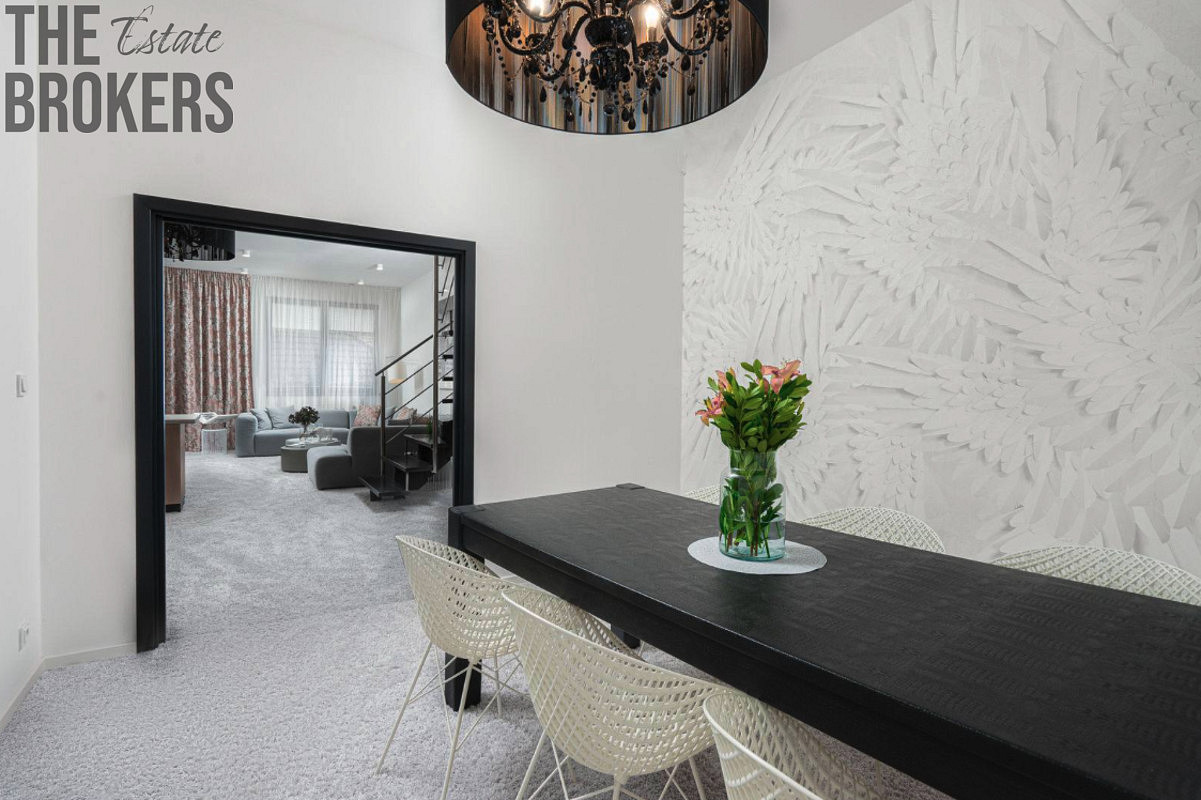 Pronájem bytu 4+kk 170 m² – fotografie 4