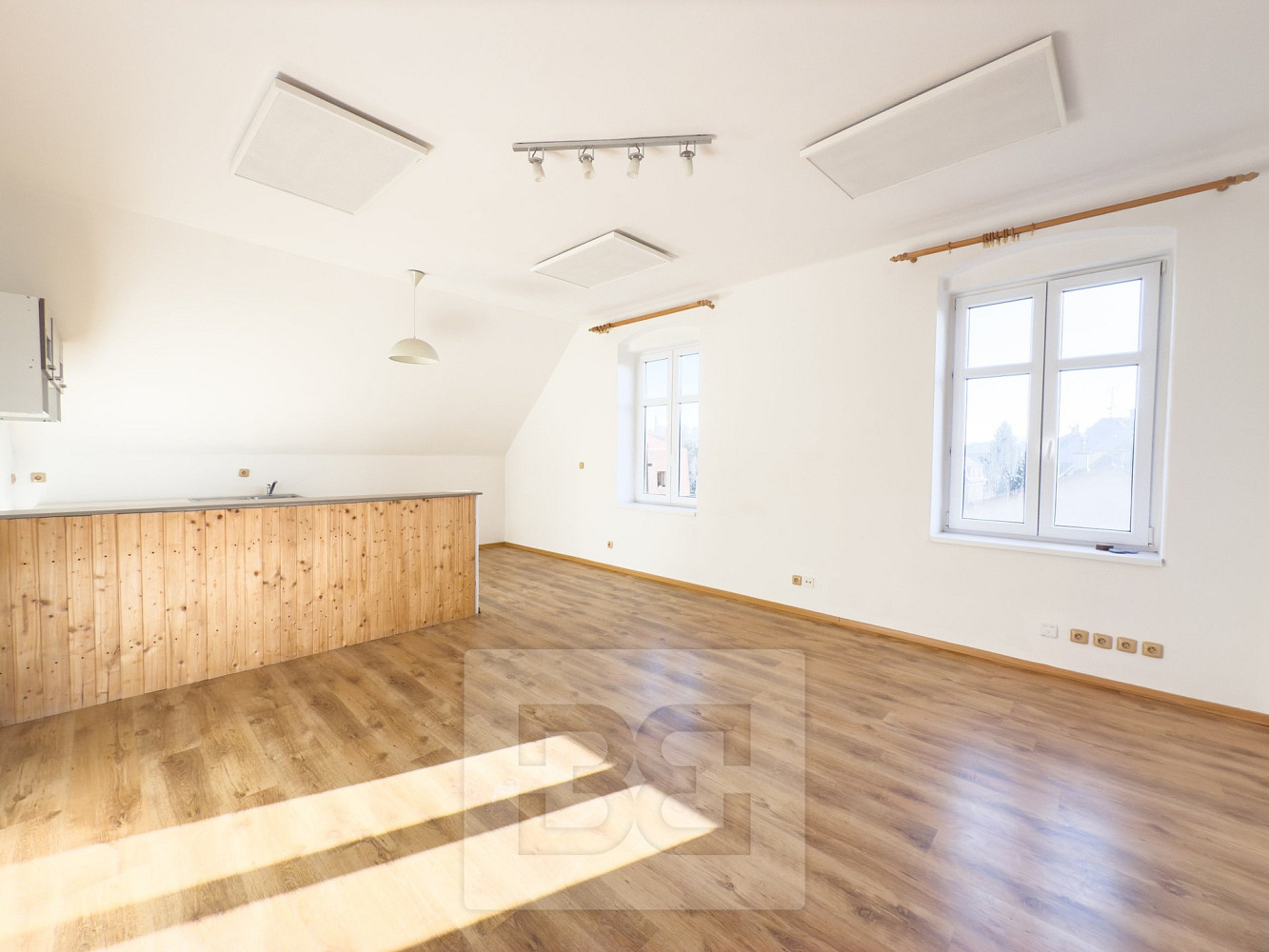 Pronájem bytu 3+kk 81 m² – pohled 4