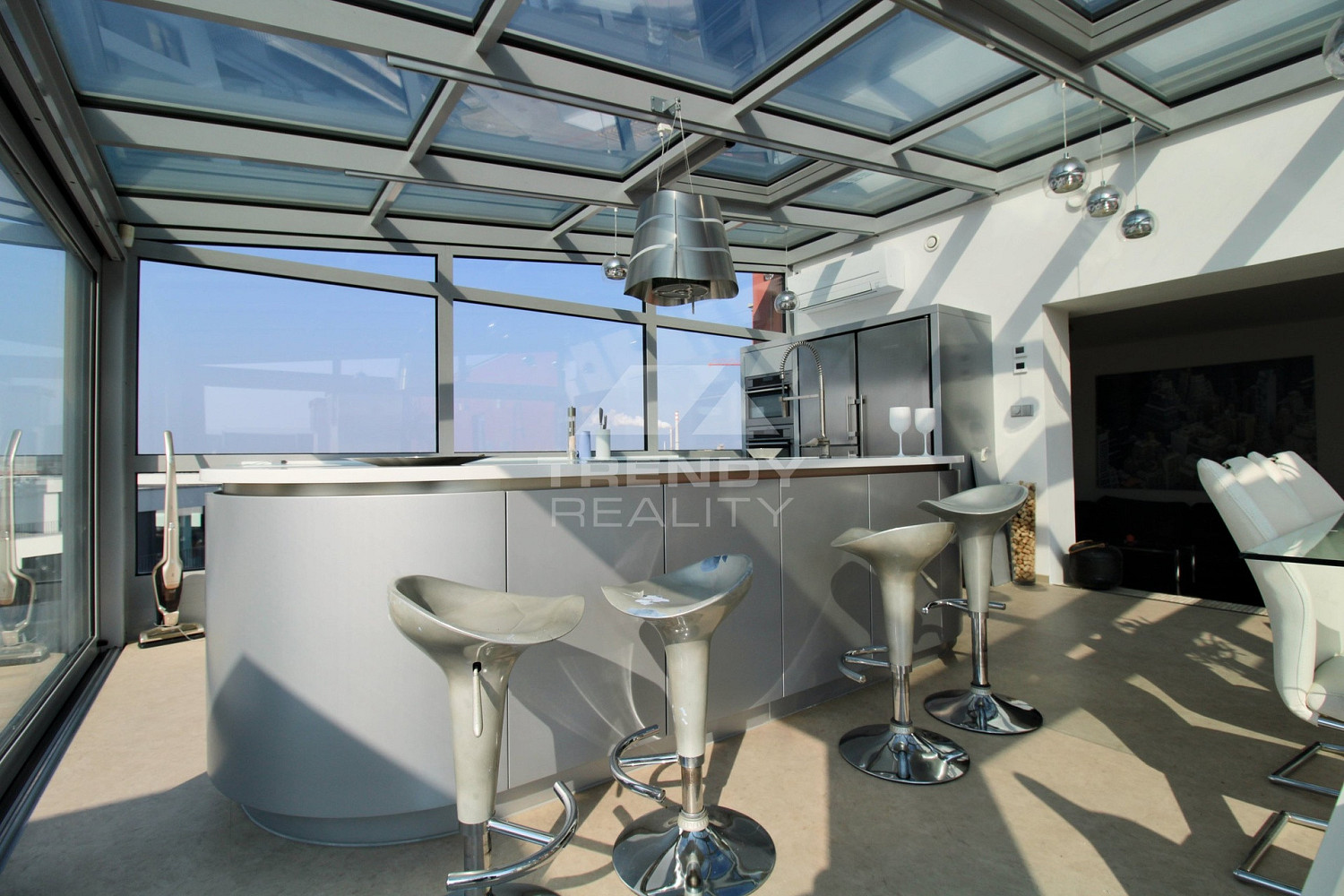 Pronájem bytu 3+kk 250 m² - Więcej
