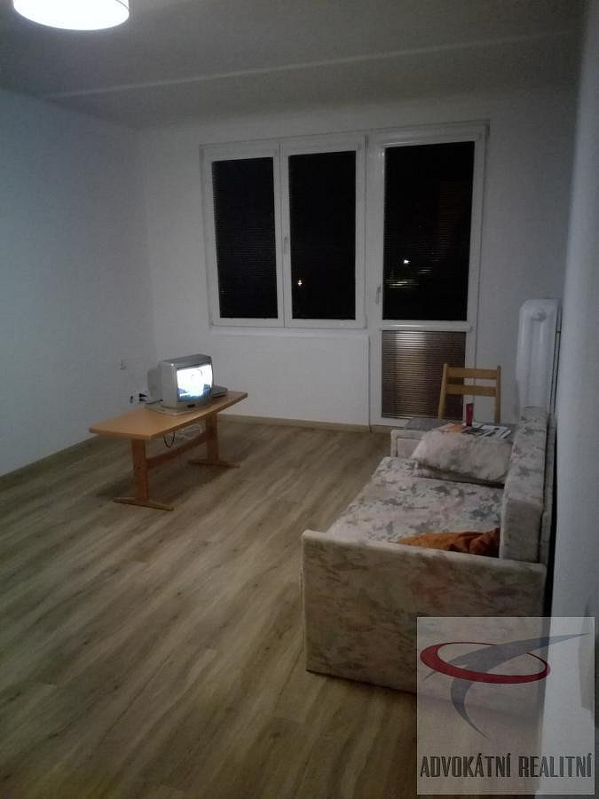 Pronájem bytu 2+1 60 m² – fotografie 3