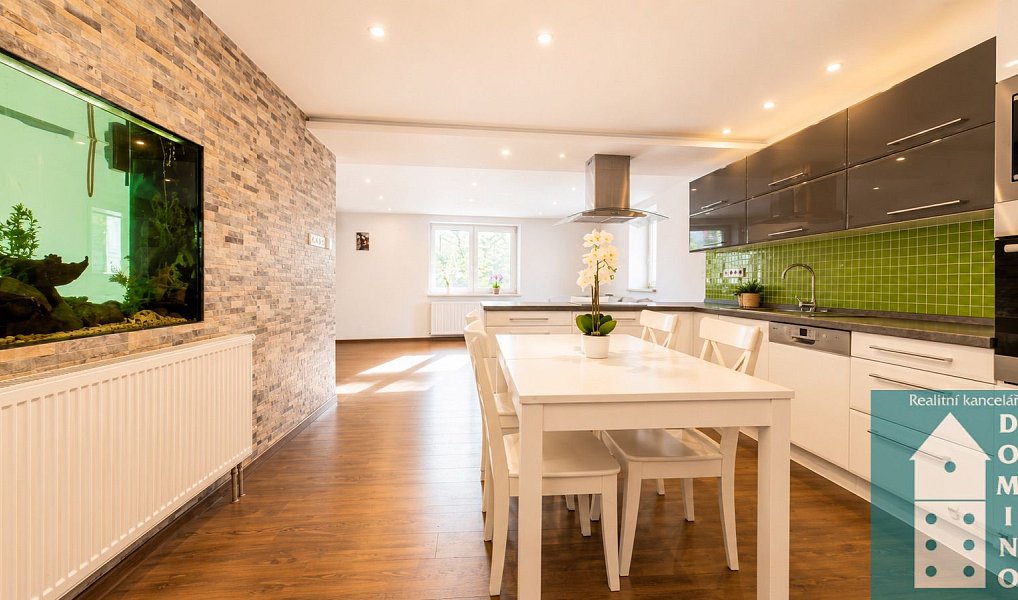 Prodej domu 241 m² s pozemkem 341 m², Halenkovice – náhled fotky 7