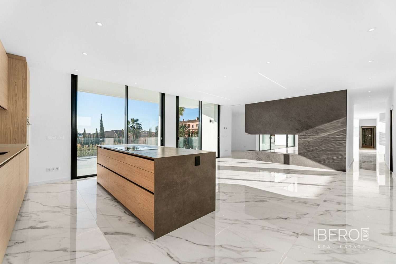 Prodej domu 1 038 m² s pozemkem 1 890 m² — photo 4