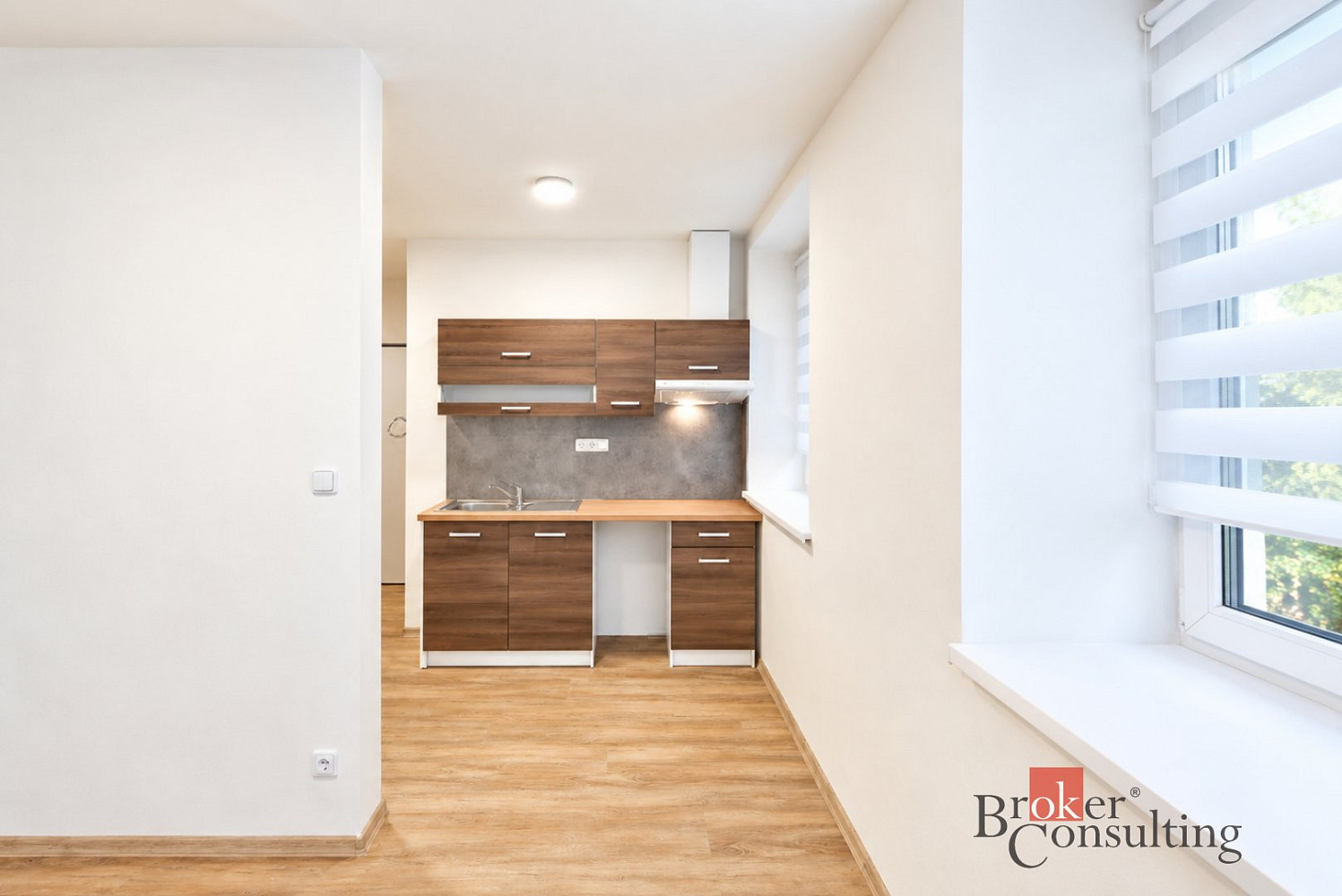 Pronájem bytu 1+kk 28 m² – fotografie 4
