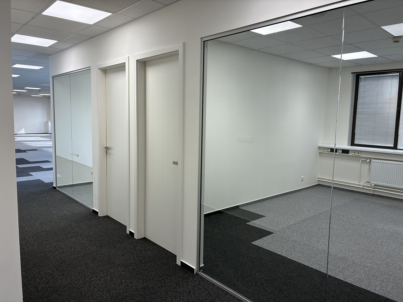 Pronájem kanceláře 200 m² — photo 2