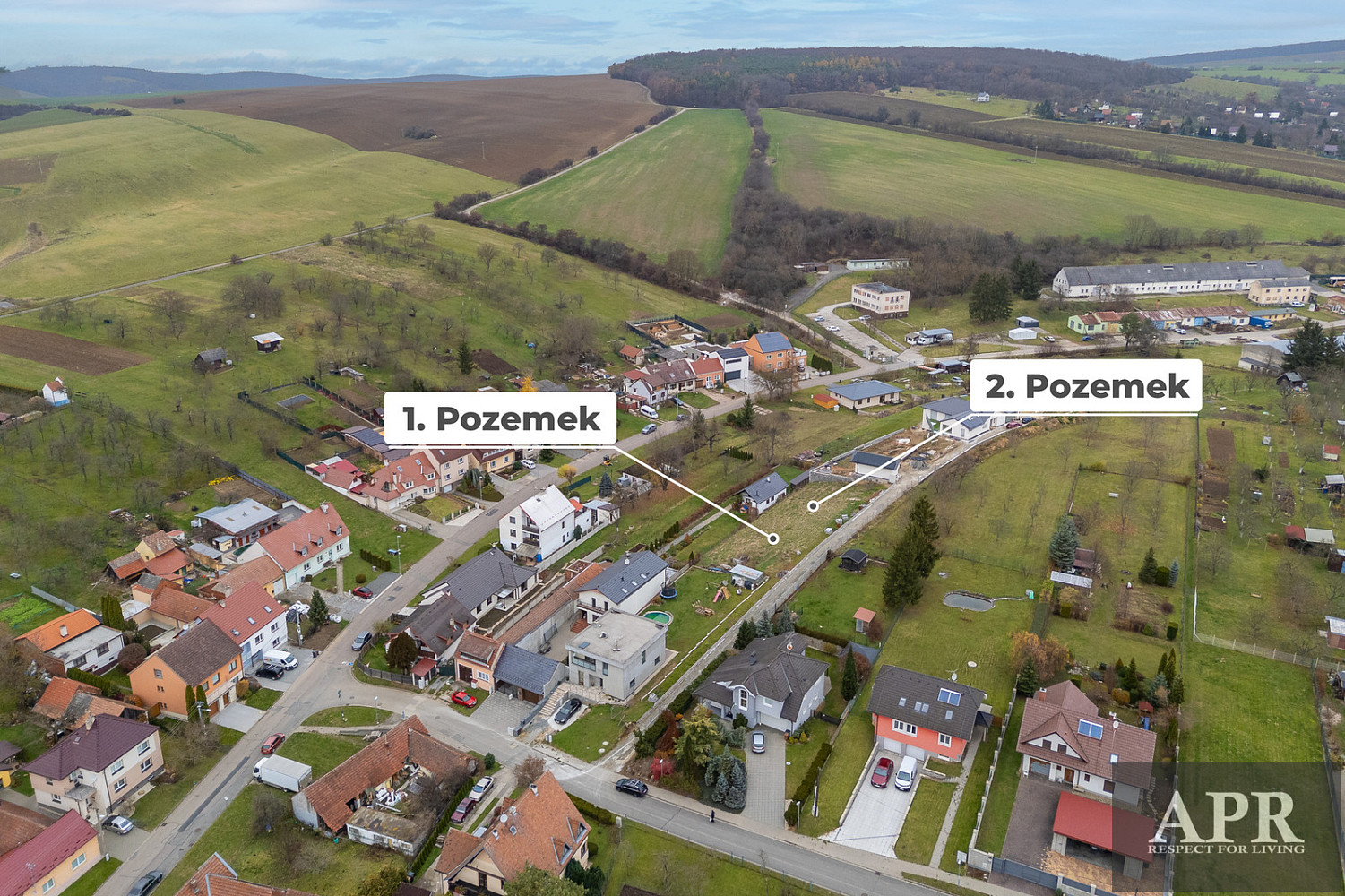 Prodej stavebního pozemku 400 m² – pohled 2