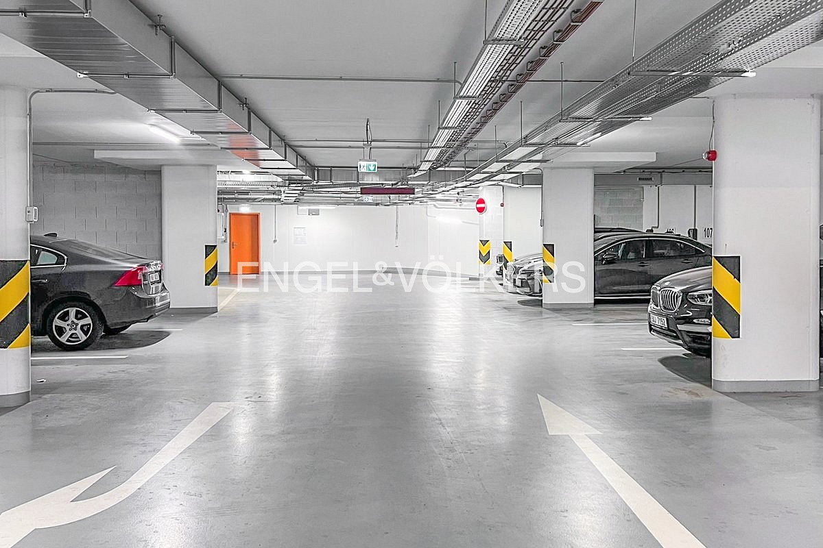 Pronájem garážového stání 12 m2, praha vysočany — photo 2