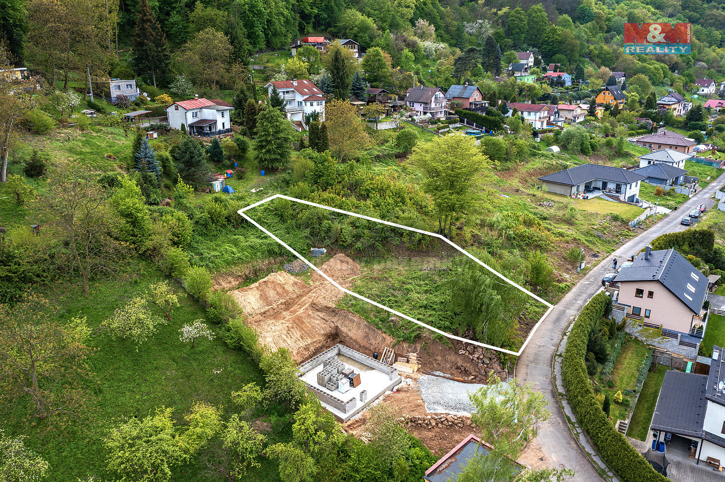 Prodej stavebního pozemku 708 m² – fotografie 2