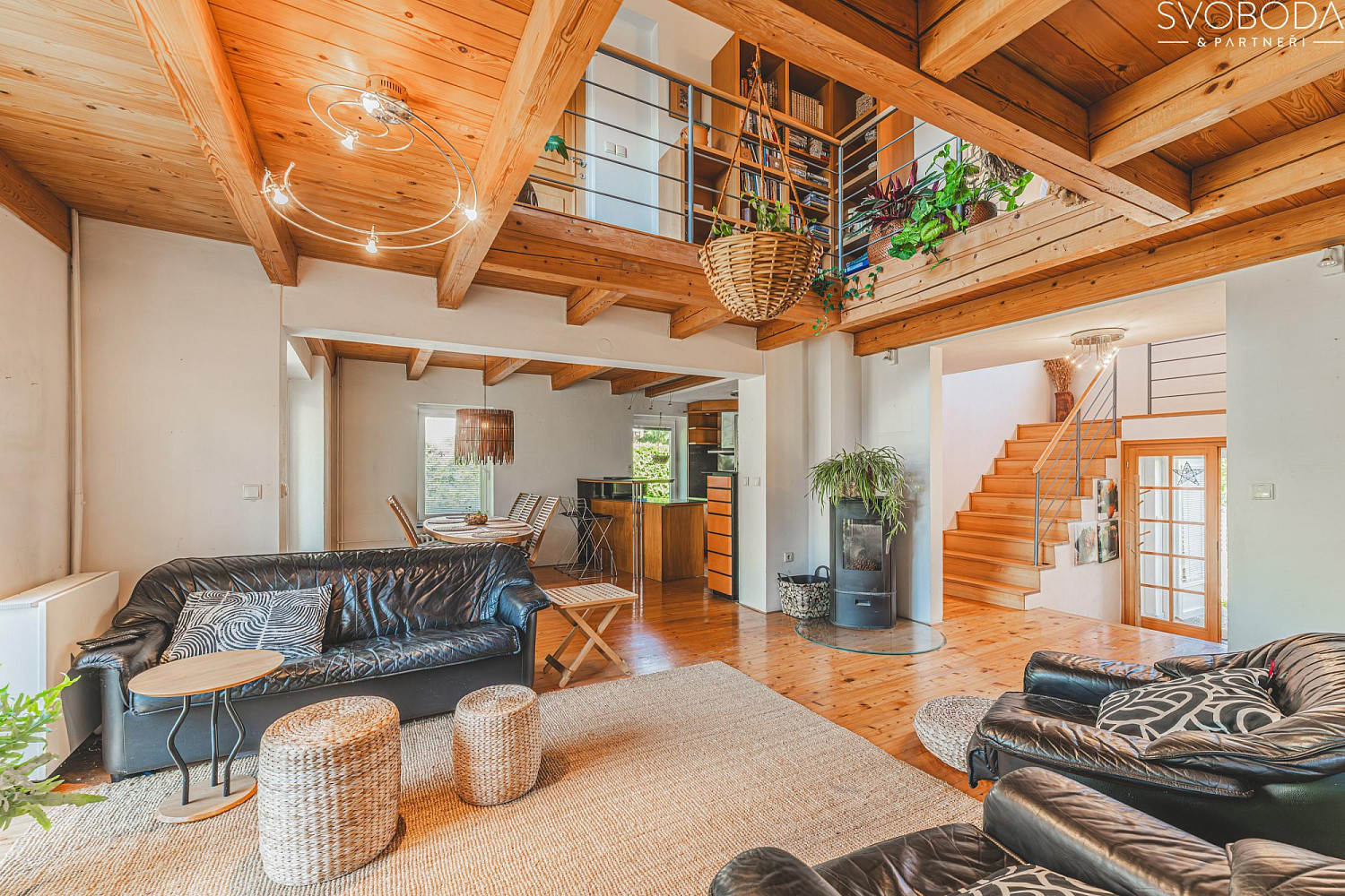 Prodej domu 300 m² s pozemkem 1 176 m² - View 3