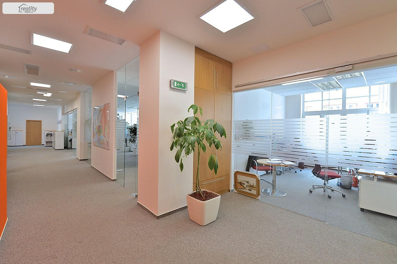 Pronájem kanceláře 417 m² — photo 2