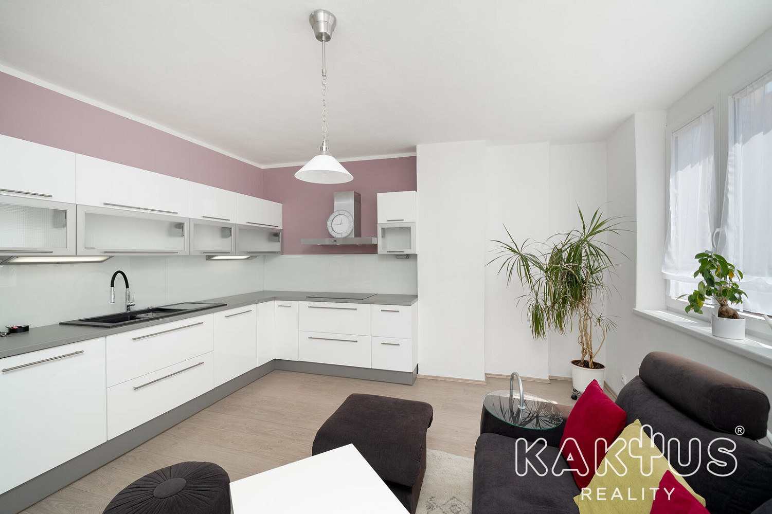 Pronájem bytu 2+kk 39 m² – fotografie 2