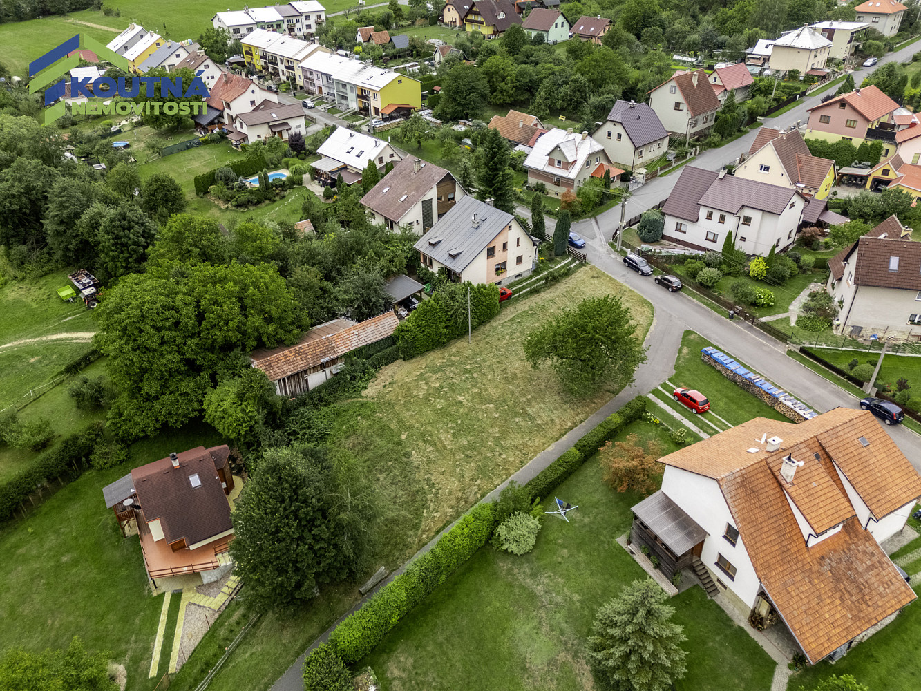 Prodej stavebního pozemku 1 111 m² – fotografie 2