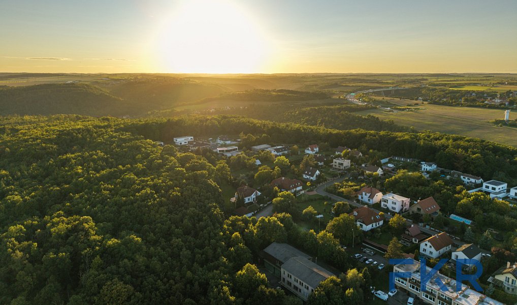 Prodej stavebního pozemku 886 m², Praha – náhled fotky 2