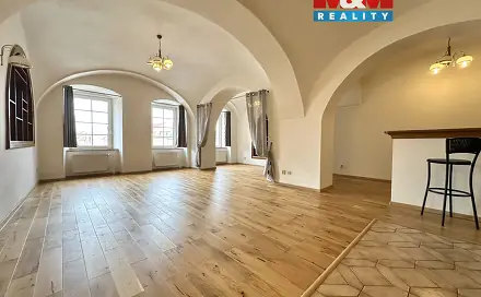 Pronájem bytu atypického 78 m², Mírové náměstí, Kadaň, okres Chomutov
