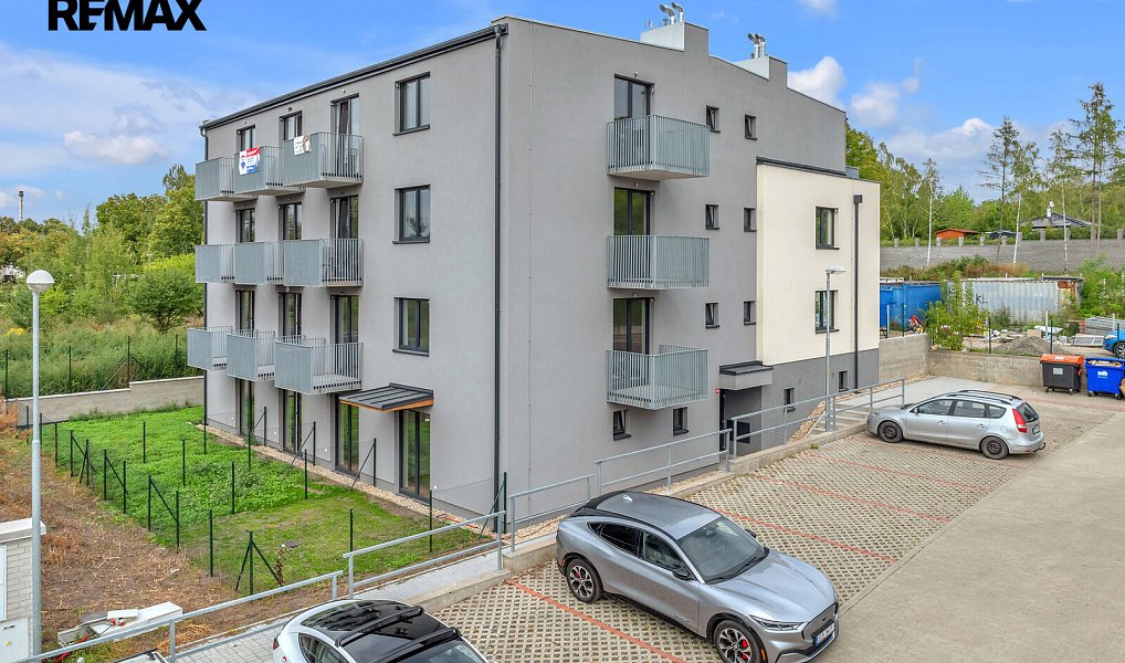 Pronájem bytu 1+kk 25 m², Milovice – náhled fotky 12