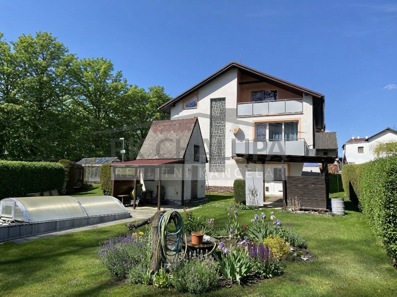 Prodej domu 300 m² s pozemkem 824 m²