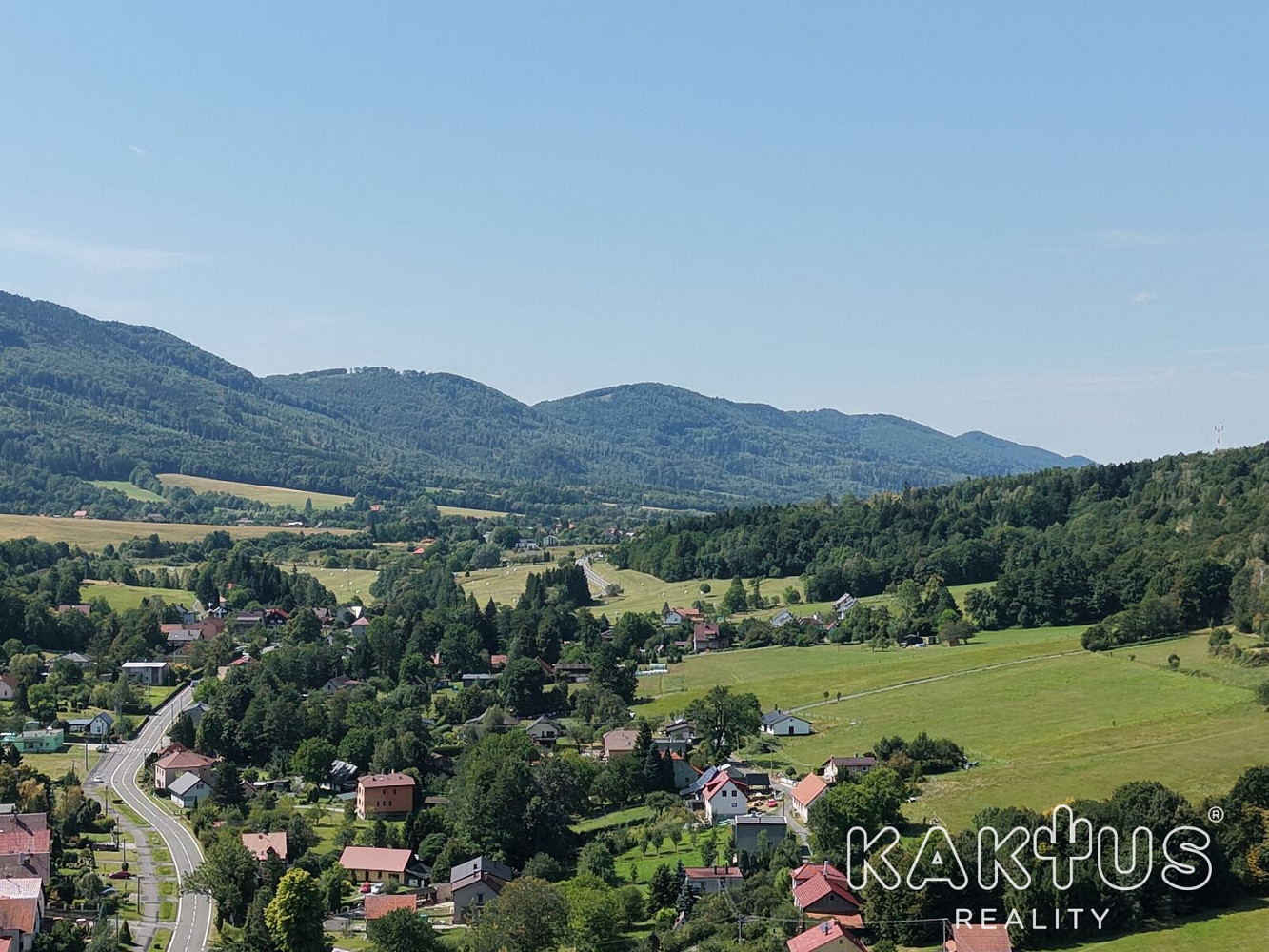 Prodej stavebního pozemku 2 493 m² – fotografie 2