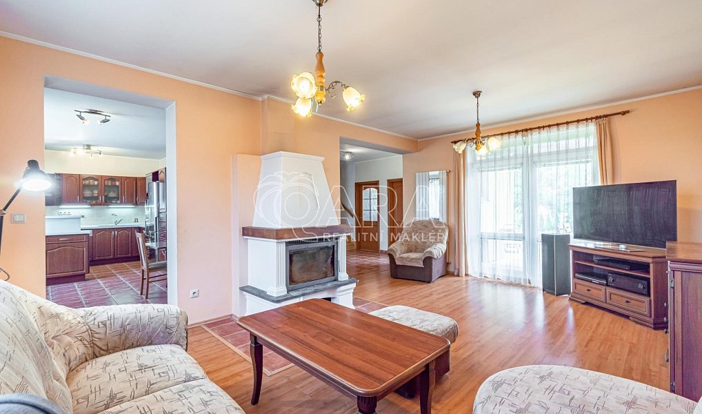 Prodej domu 209 m² s pozemkem 1 132 m², Zlosyň – náhled fotky 8