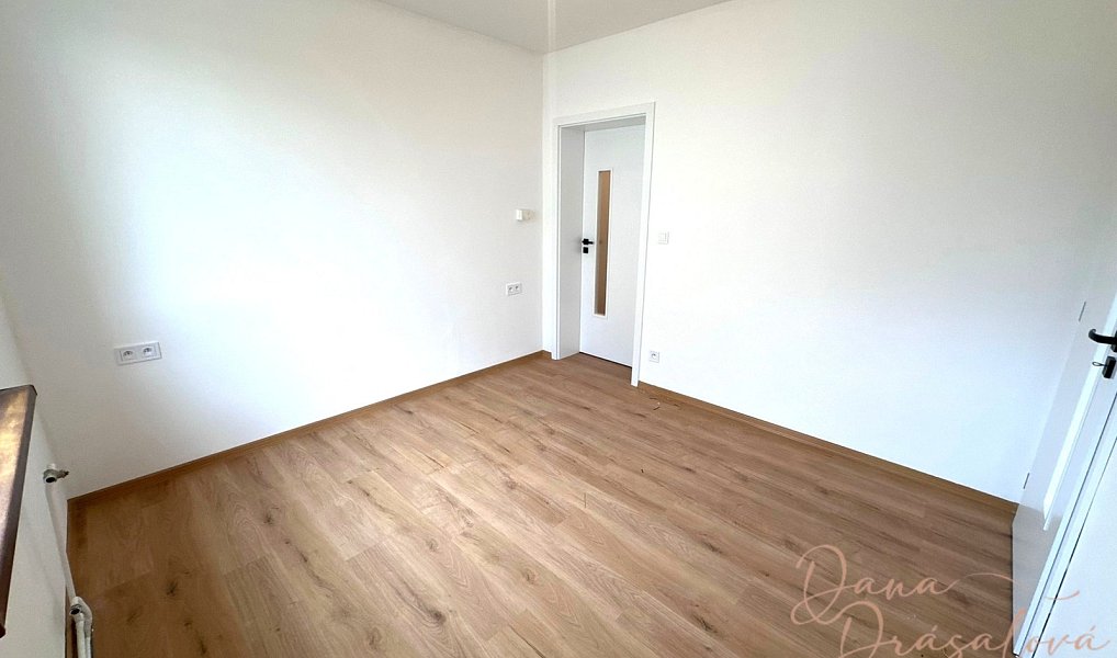 Prodej domu 190 m² s pozemkem 236 m², Strachotín – náhled fotky 19
