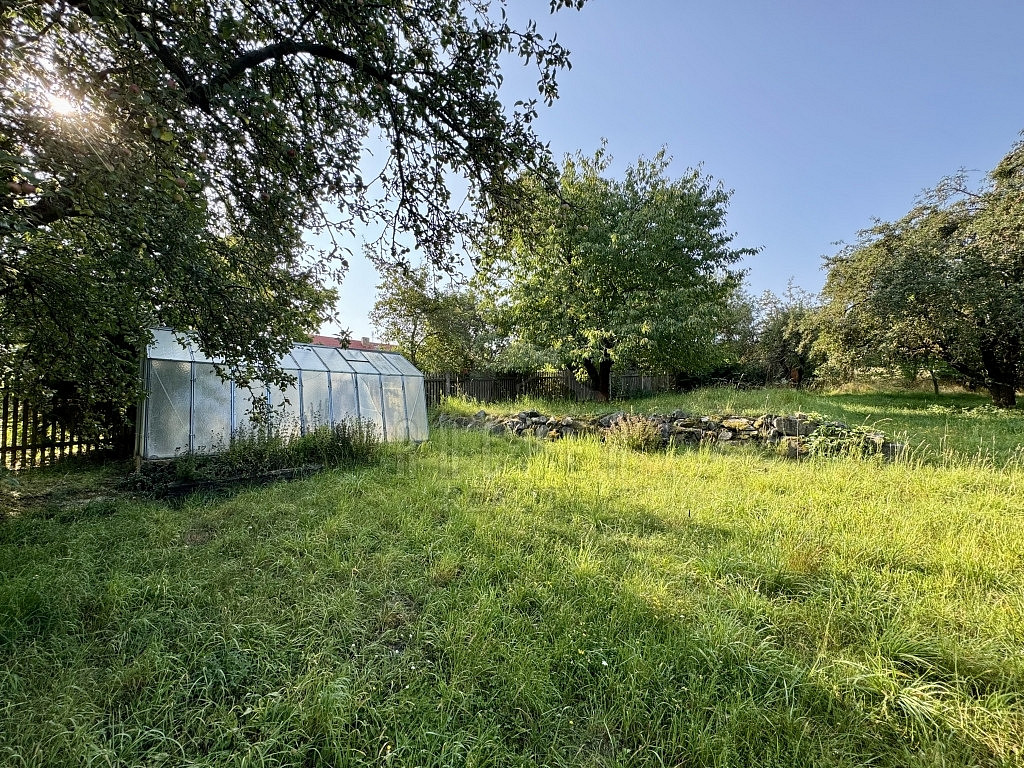 Prodej stavebního pozemku 2 048 m² – fotografie 3