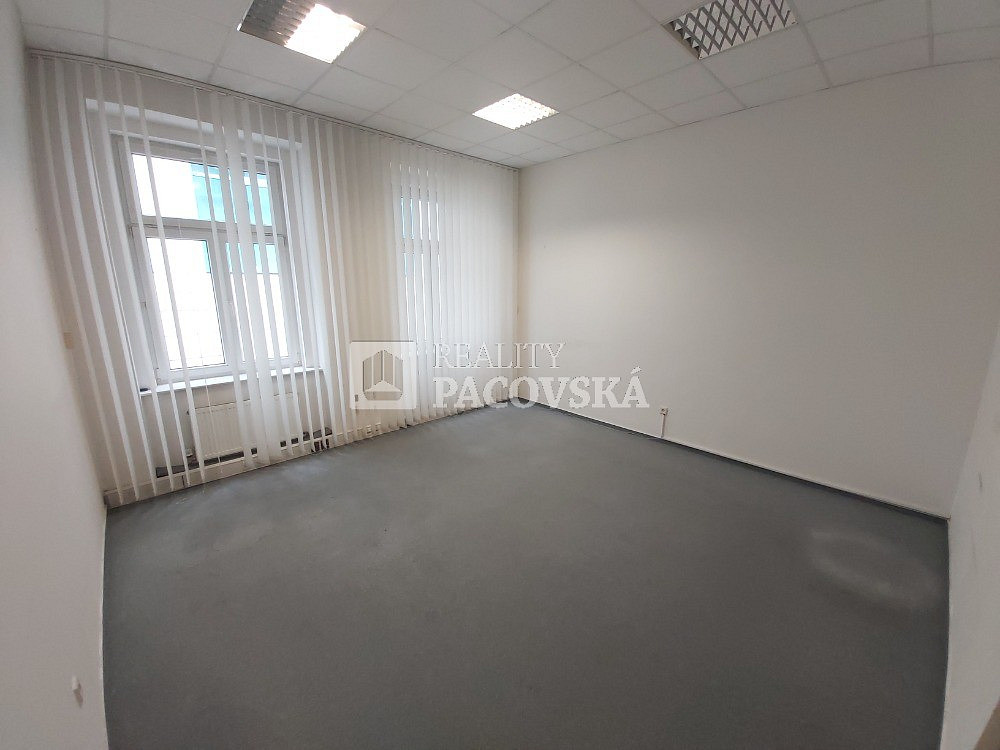 Pronájem kanceláře 136 m² – fotografie 2