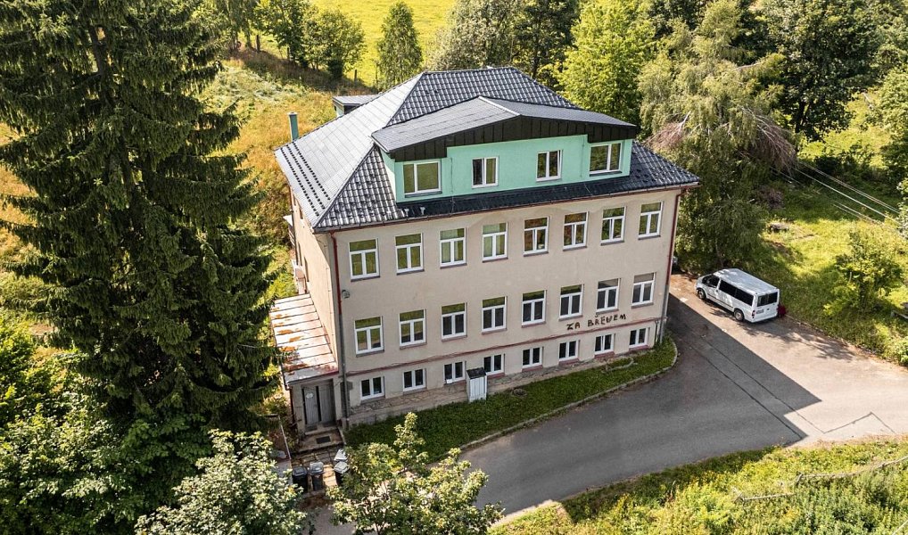 Prodej domu 900 m² s pozemkem 4 998 m², Strážná – náhled fotky 2