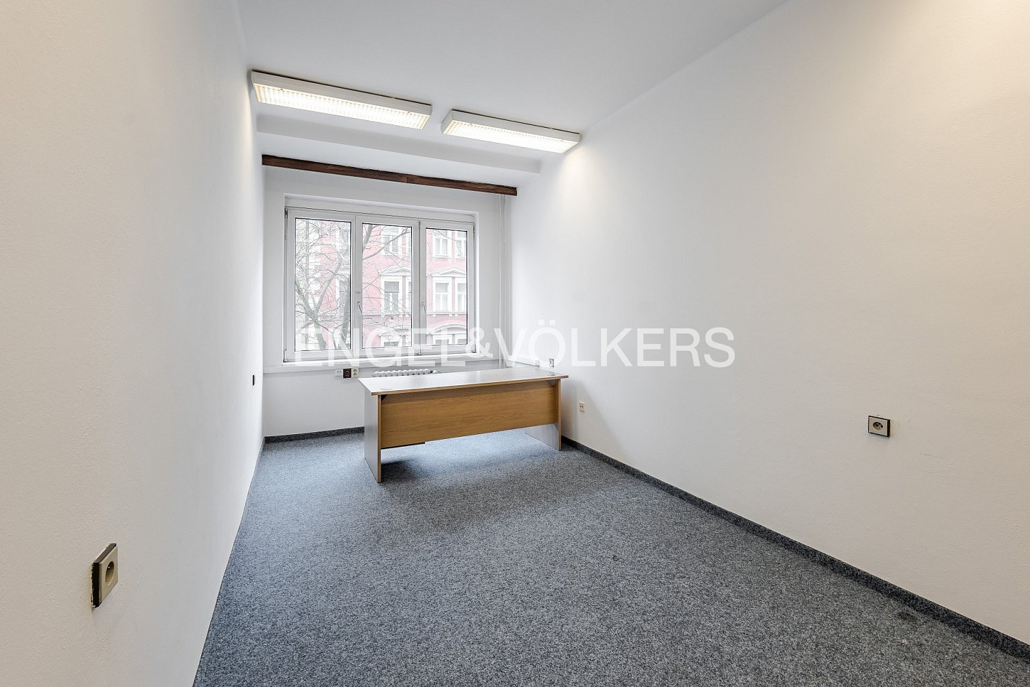 Pronájem kanceláře 154 m² – fotografie 2
