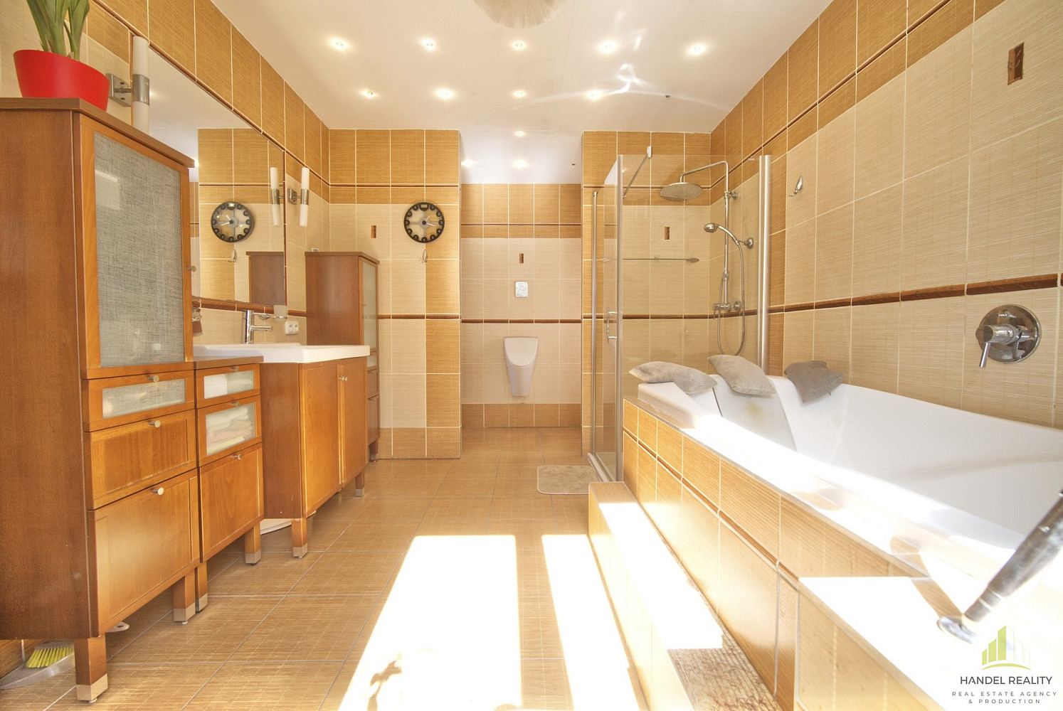 Prodej domu 327 m² s pozemkem 871 m² — photo 4