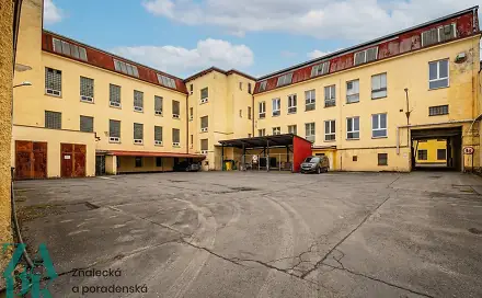 Pronájem skladovacích prostor 323 m², Pekařská, Cheb