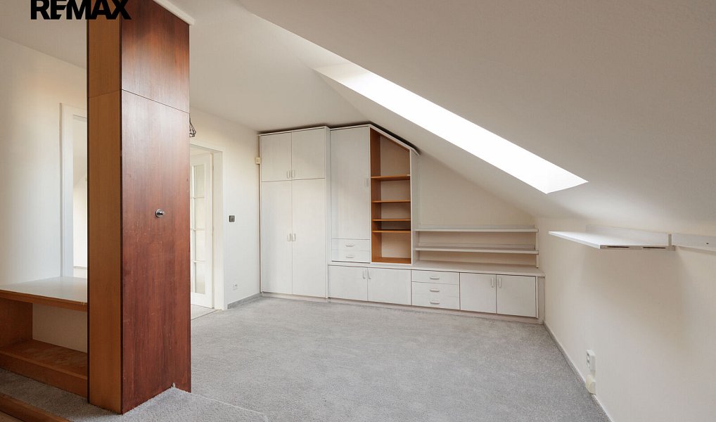 Prodej domu 520 m² s pozemkem 764 m², Roztoky – náhled fotky 25