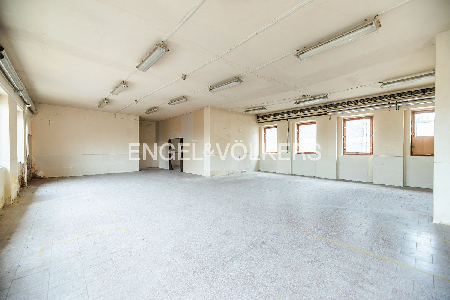 Pronájem skladovacích prostor 8 262 m² – fotografie 4