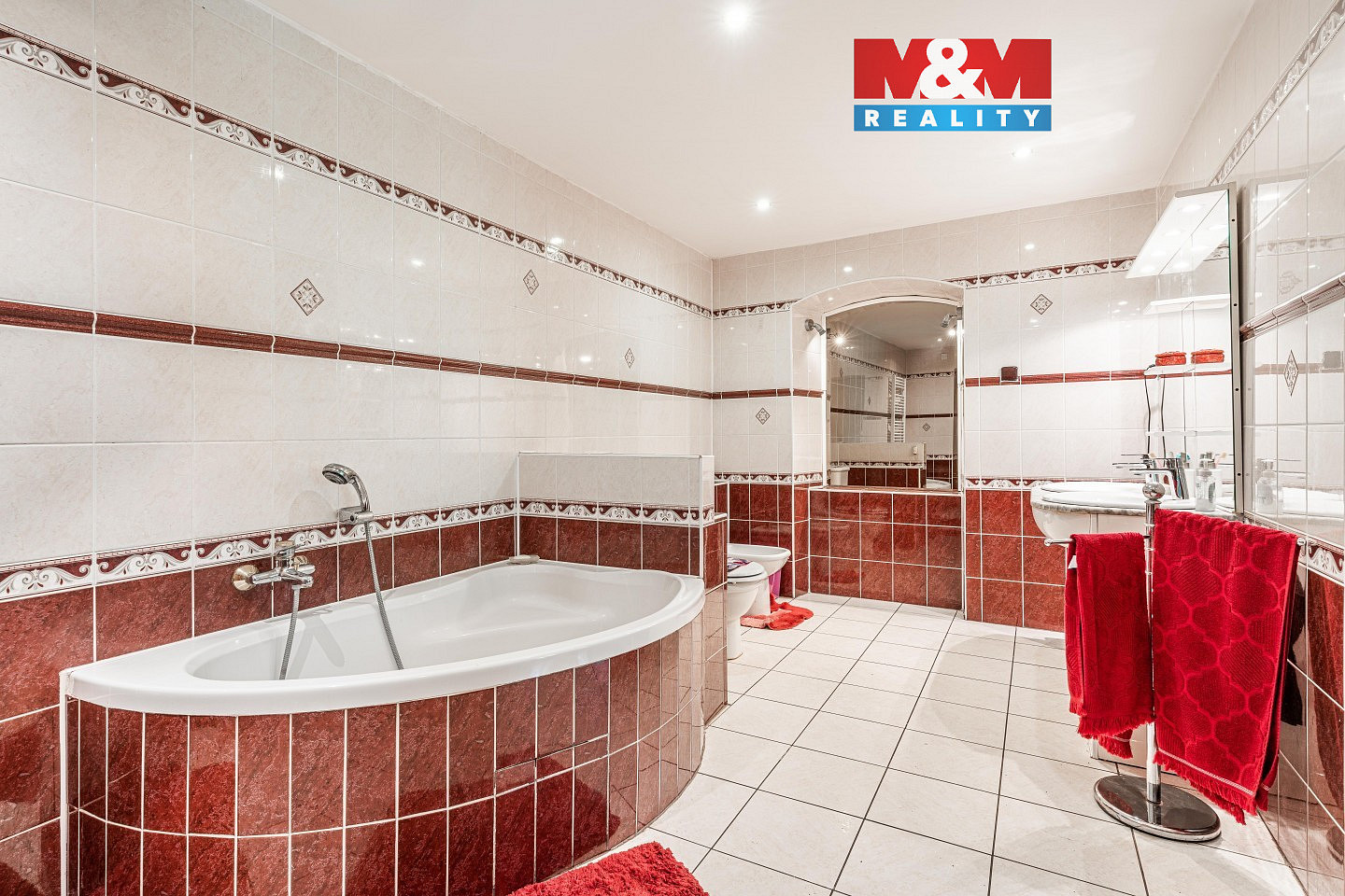 Prodej domu 700 m² s pozemkem 1 130 m²