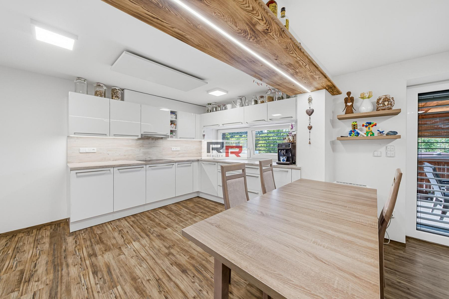 Prodej domu 289 m² s pozemkem 427 m² – fotografie 2