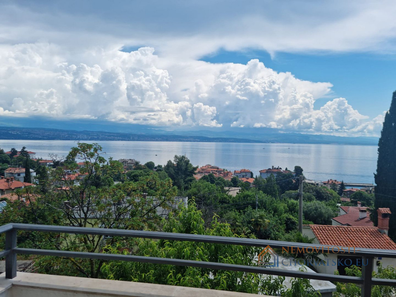 Prodej domu 690 m² s pozemkem 1 074 m² - Widok 2
