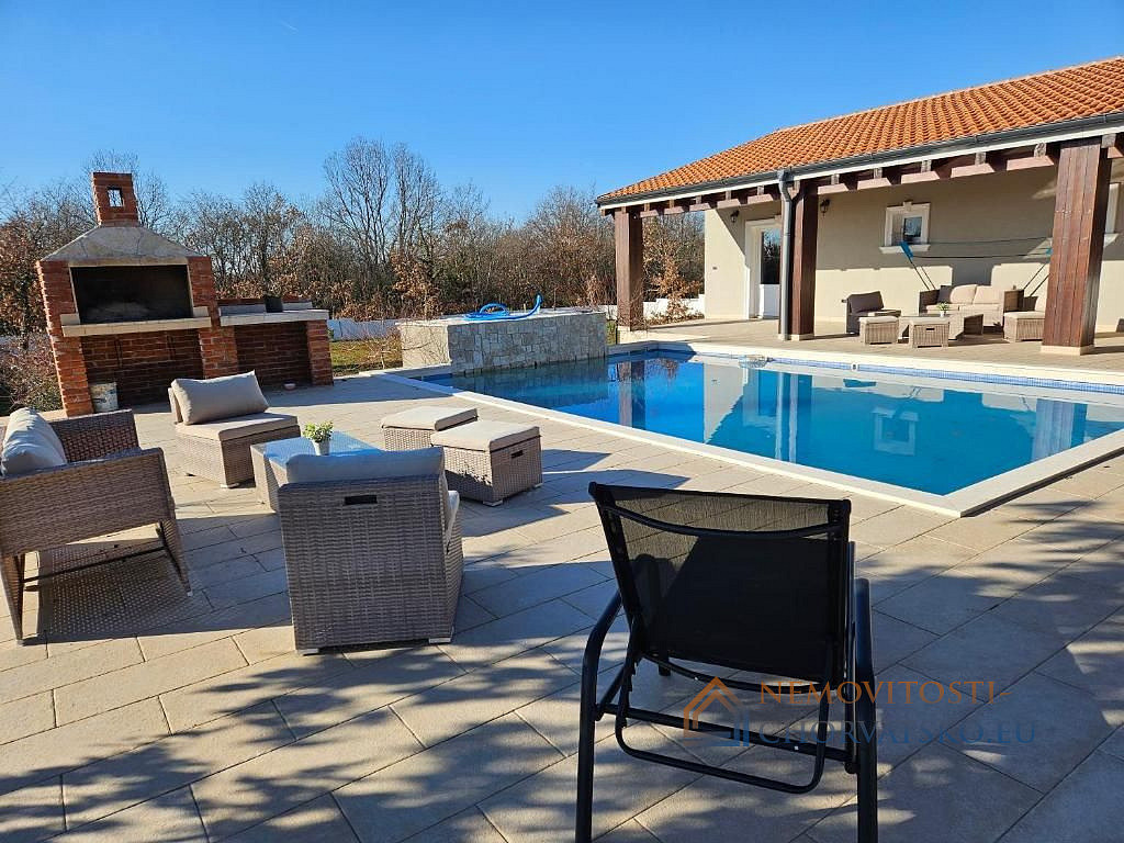 Prodej domu 248 m² s pozemkem 1 528 m², Svetvinčenat