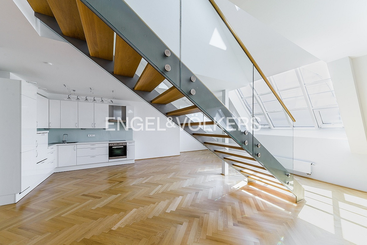 Pronájem bytu 4+kk 168 m²