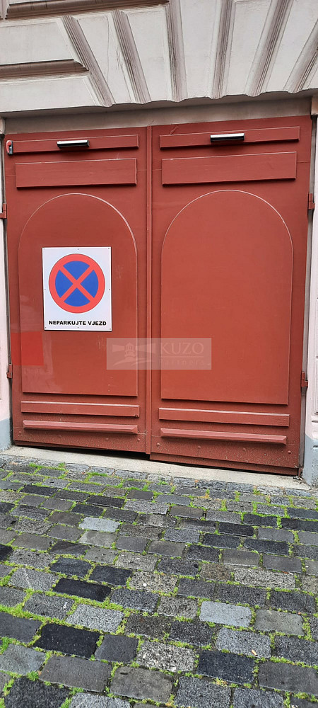 Pronájem parkovacího stání v zakladači pohodlné a bezpečné parkování