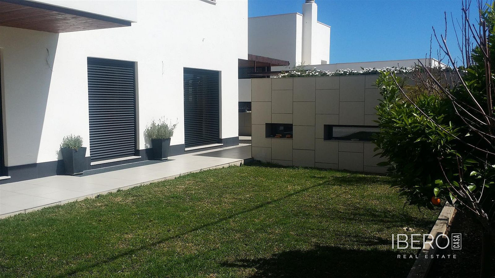 Prodej domu 375 m² s pozemkem 438 m² — photo 2
