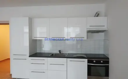 Pronájem bytu 1+kk 30 m², Rybova, Hradec Králové - Nový Hradec Králové