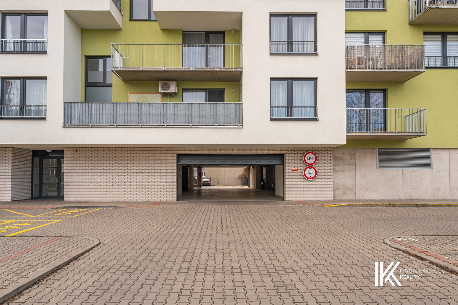 Prodej garážového stání 14 m2, Pardubice - Zelené Předměstí