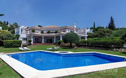 Prodej domu 733 m² s pozemkem 1 585 m², Benahavís, Španělsko