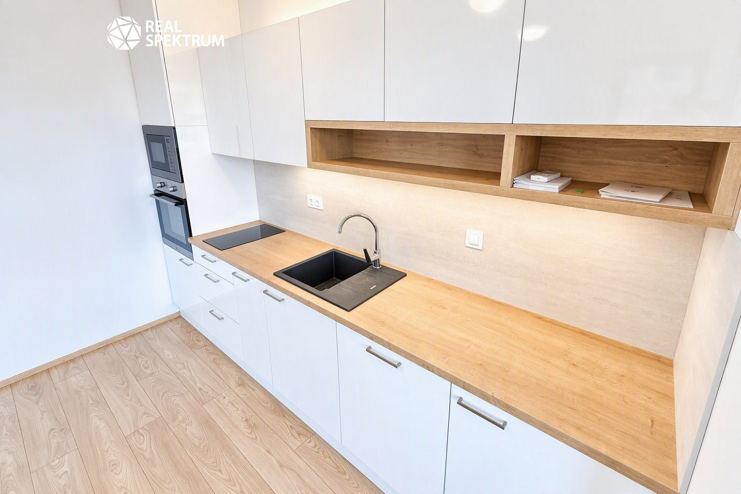 Pronájem bytu 1+kk 27 m² – fotografie 3