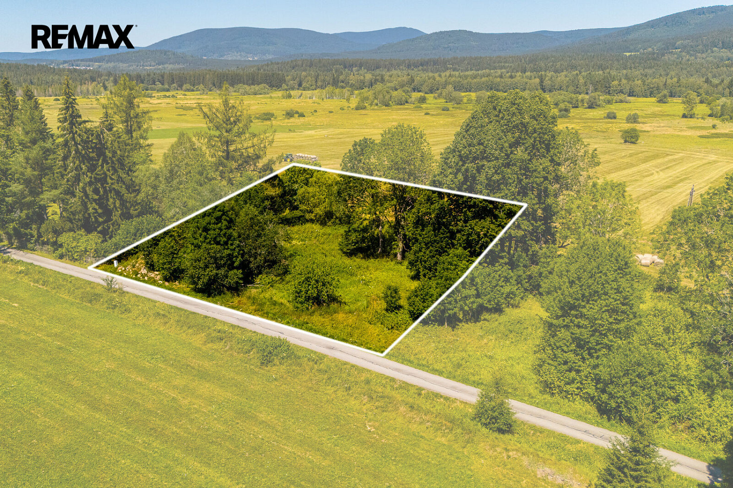 Prodej stavebního pozemku 1 870 m² – fotografie 4