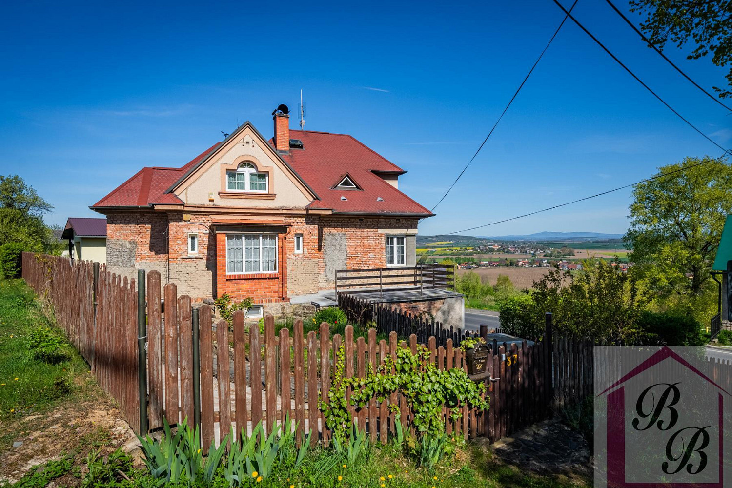 Prodej domu 219 m² s pozemkem 445 m² – fotografie 2